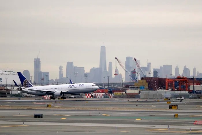 Newark airport to open runway closed for construction 13 days ahead of schedule