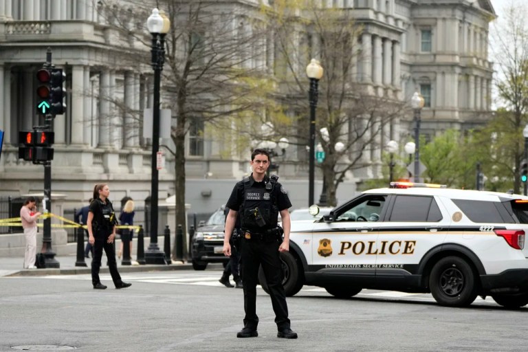 Secret Service reopens front lawn of White House after lockdown