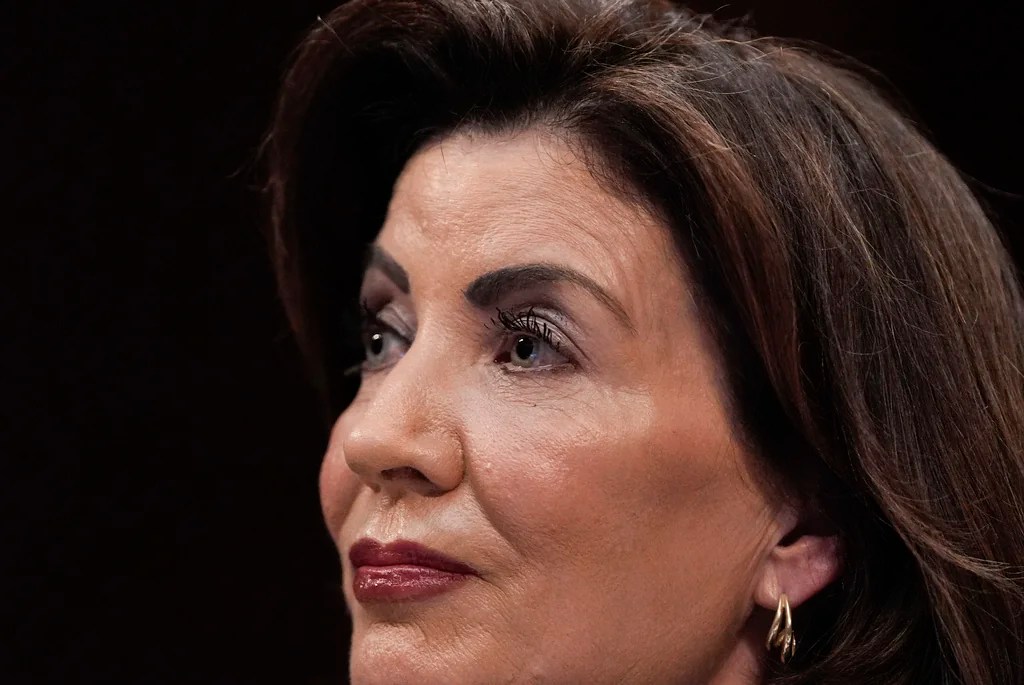 Hochul demands national military-style weapons ban after New York City shooting