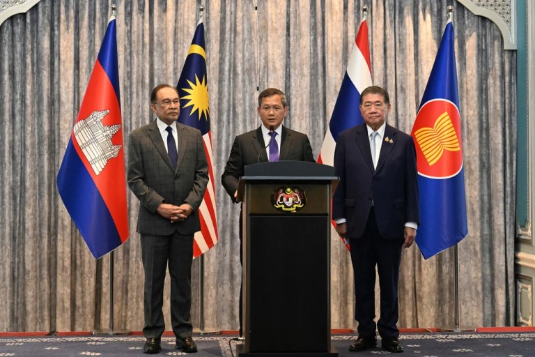 Cambodian Prime Minister Hun Manet, center, speaks during a press conference next to Thai acting Prime Minister Phumtham Wechayachai, right, and Malaysian Prime Minister Anwar Ibrahim after talks on a possible ceasefire between Thailand and Cambodia in Putrajaya, Malaysia, Monday, July 28, 2025.