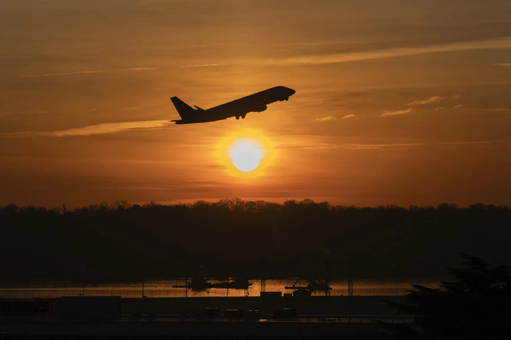 Ted Cruz rolls out bill to prevent midair collisions six months after deadly DC plane crash