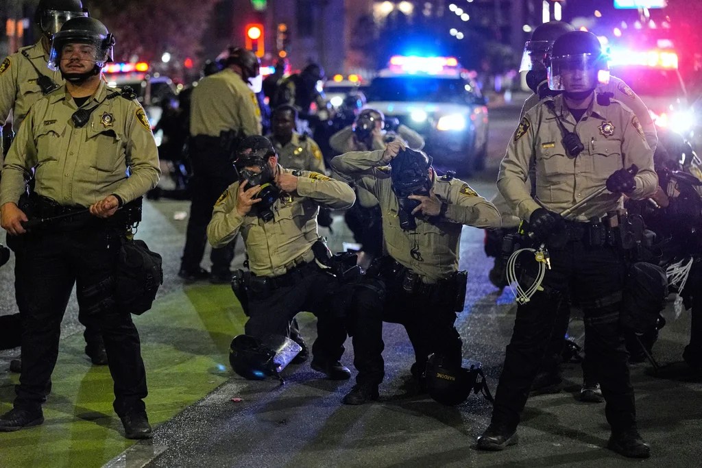 Massachusetts lawmaker introduces bill banning ICE officers from wearing face masks