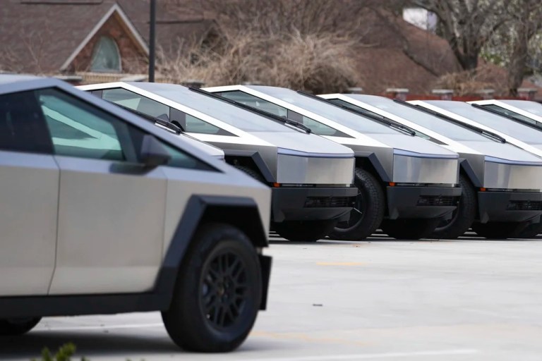 LA reporter roasts Tesla Diner on live TV: ‘Elon, don’t come for me’