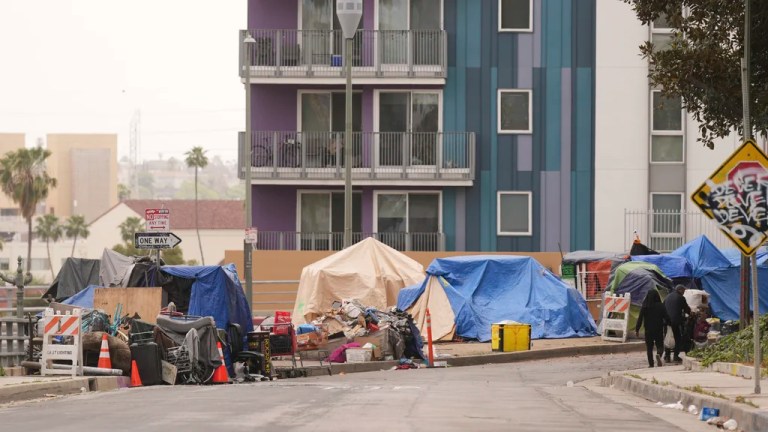 Mixed reactions follow Trump’s executive order on homelessness