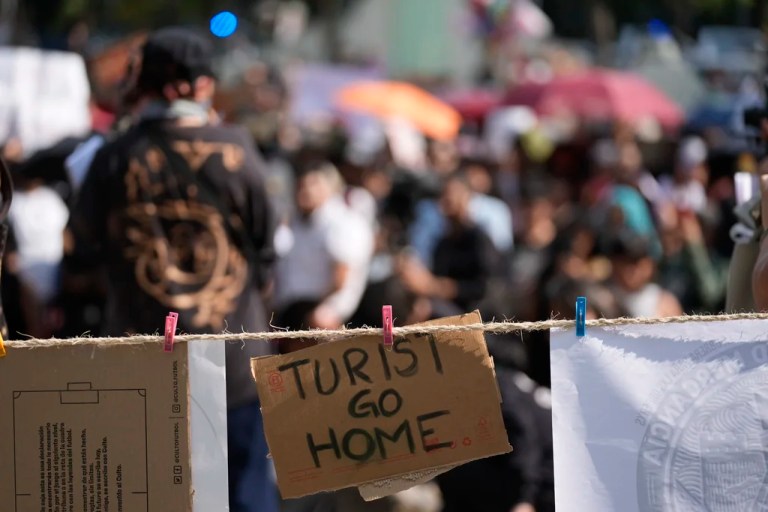 Protests against surging mass tourism in Mexico City end in vandalism, harassment of tourists