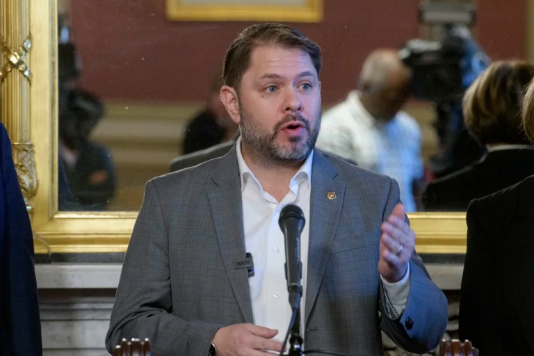 Lawmakers define extreme heat as disaster in new FEMA bill