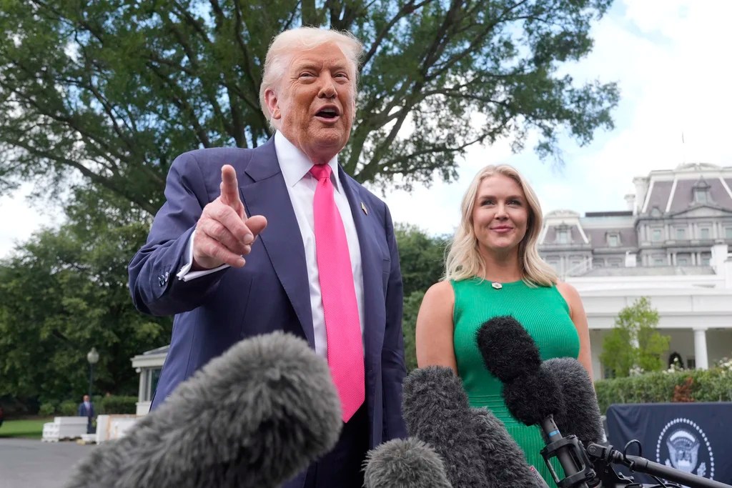 Trump warns Zelensky against striking Moscow directly