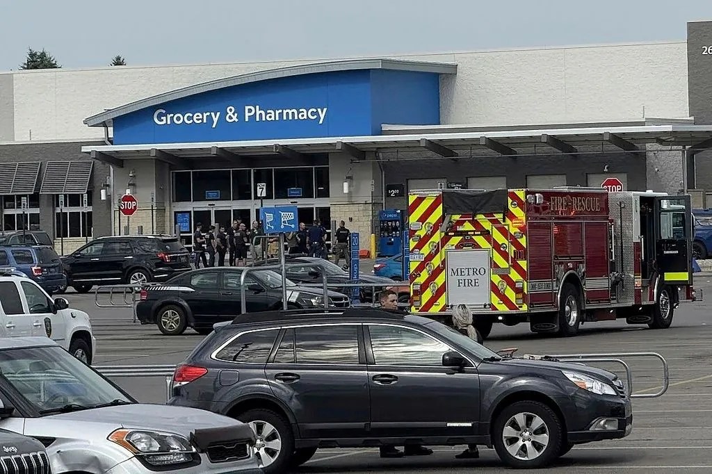 Marine veteran who intervened in Walmart stabbing celebrated online