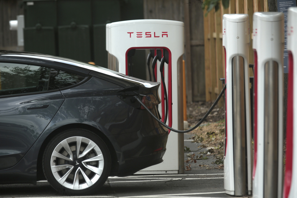IRS gives leeway for Sept. 30 deadline for electric vehicle tax credits