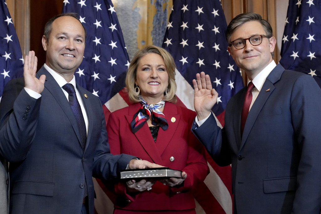 Indiana Republican endorses redrawing congressional districts in home state