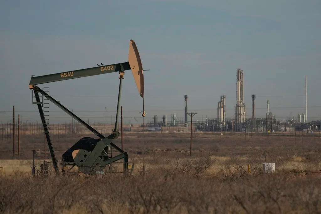 Oil and gas executives say war volatility makes them wary of drilling more wells