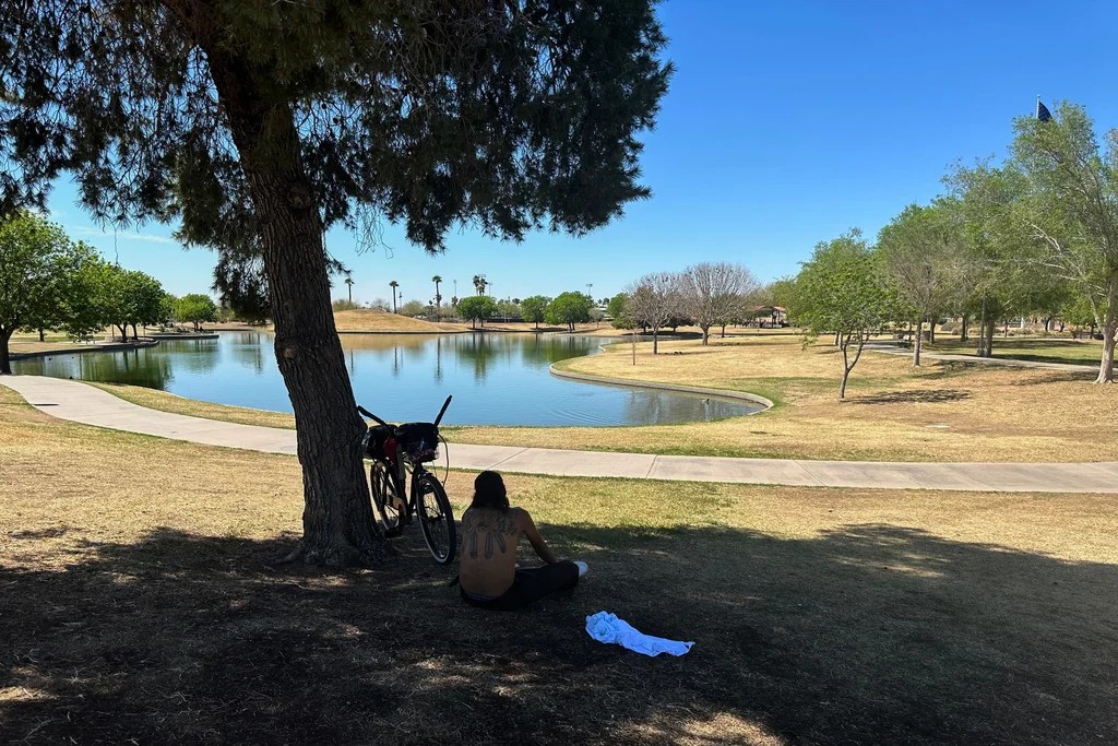 More than 400 people suspected to have died from extreme heat in Maricopa County this year