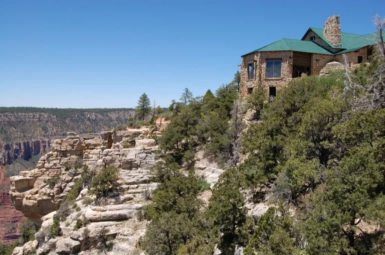 Trump should rebuild historic Grand Canyon Lodge