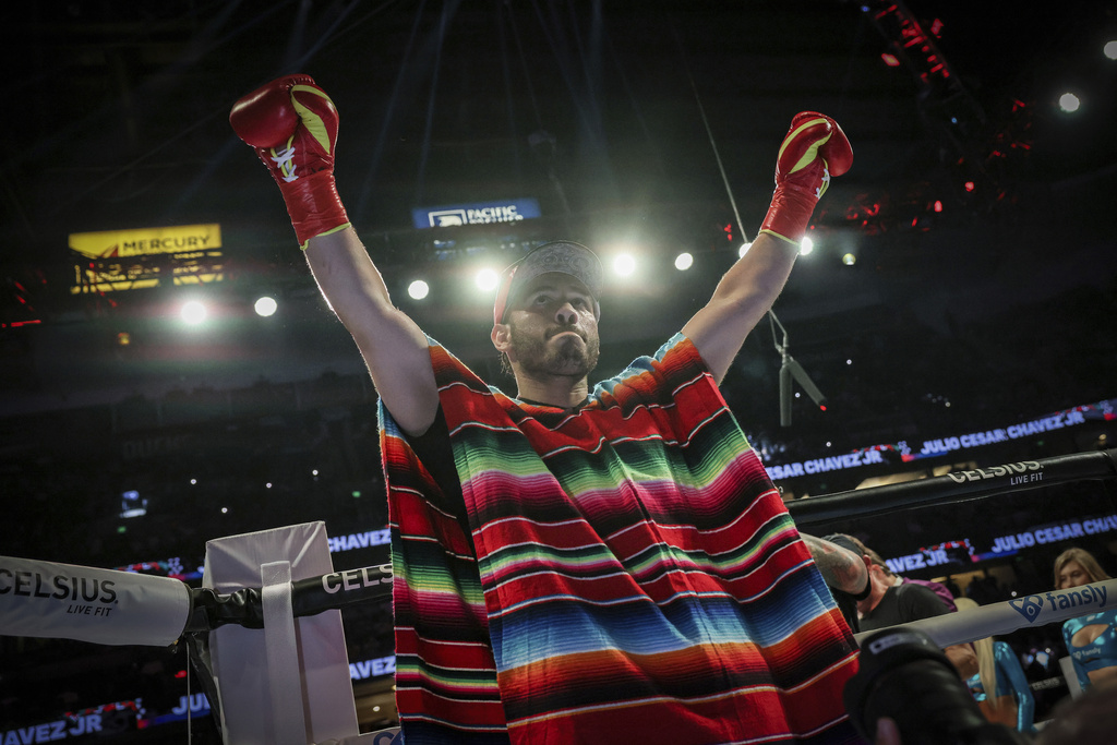 Mexican boxer deported to native country after ICE arrest