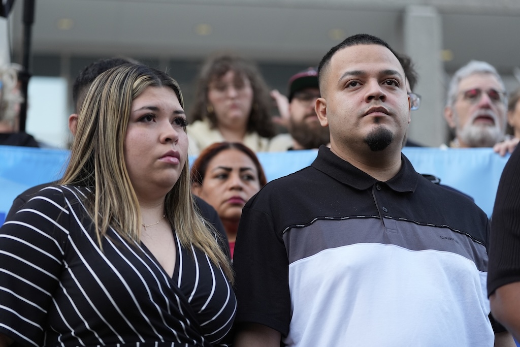 Abrego Garcia lawyers push to toss human smuggling case over DOJ testimony fight