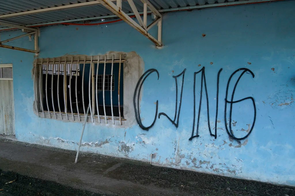 Mexico banishes 26 cartel members wanted by US in deal with Trump