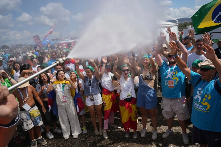 Pope thrills hundreds of thousands of young Catholics at Holy Year youth festival