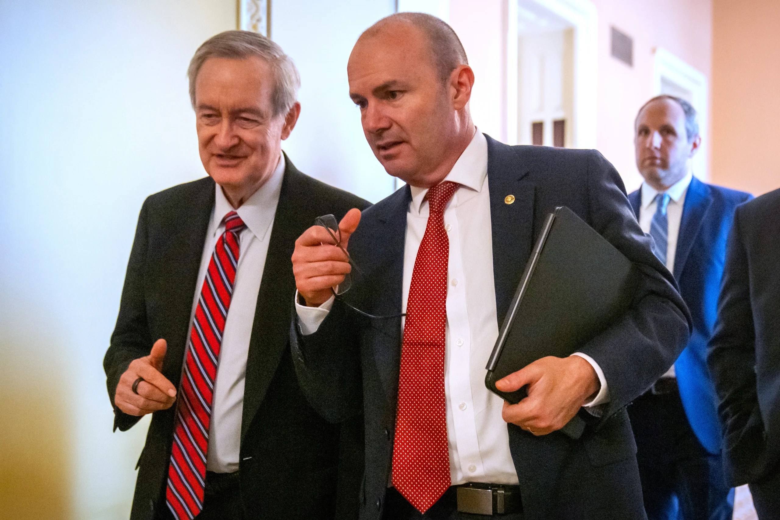 Mike Lee drafts adjournment resolution to allow Trump to make recess appointments