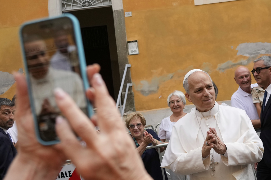 Pope Leo urges peace deal in Ukraine war ahead of Trump-Zelensky meeting