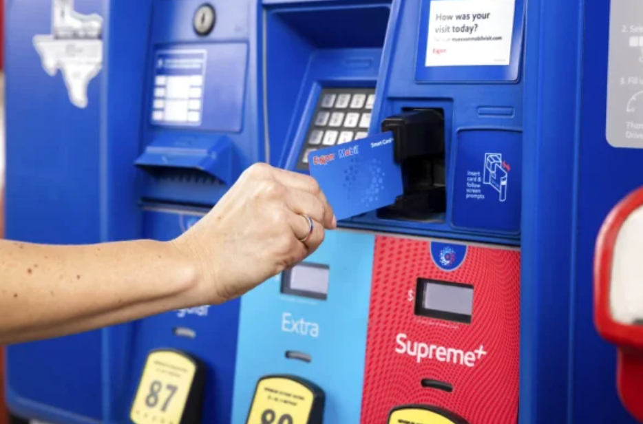 Cheapest national average price for regular gas at Christmas since 2020