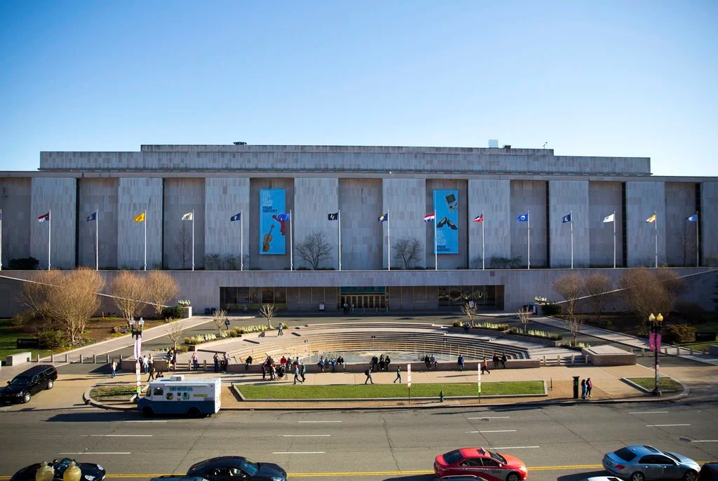 The Smithsonian betrays the public