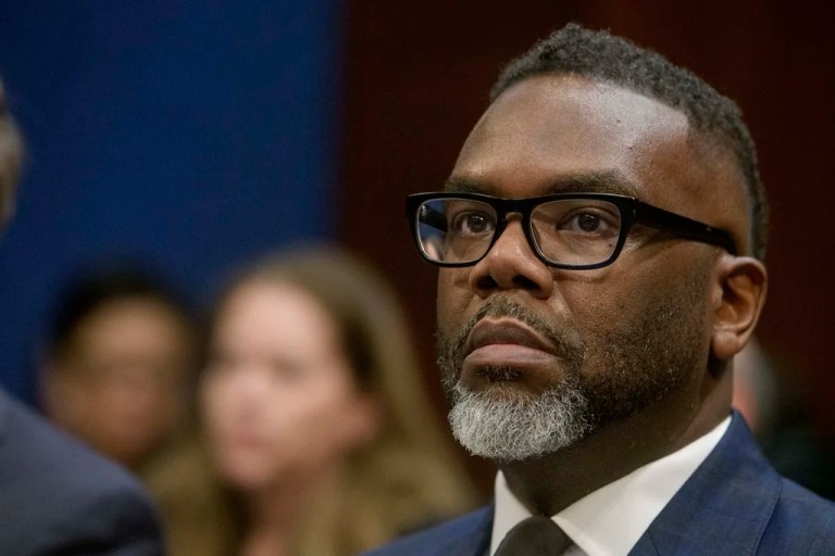 Chicago group says Illinois officials break laws as they blast Trump