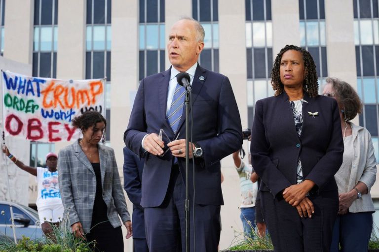 DC government throws legal sandwich at Trump