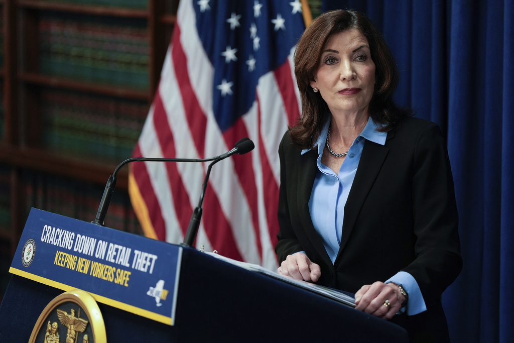 Hochul talks tough on crime as Trump threatens to deploy troops to blue cities