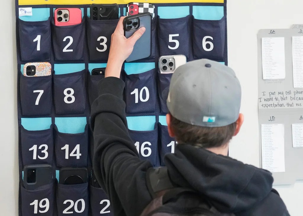Student cellphone prohibition improves test scores: Study