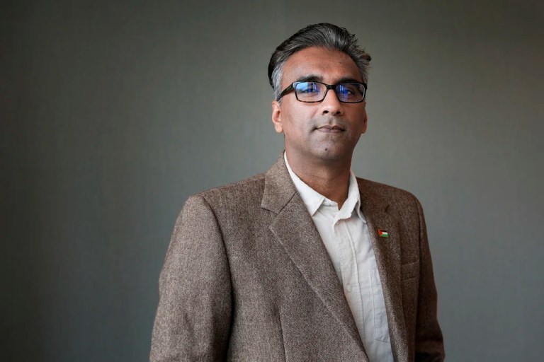 Georgetown researcher Badar Khan Suri settles with White House after ICE detention