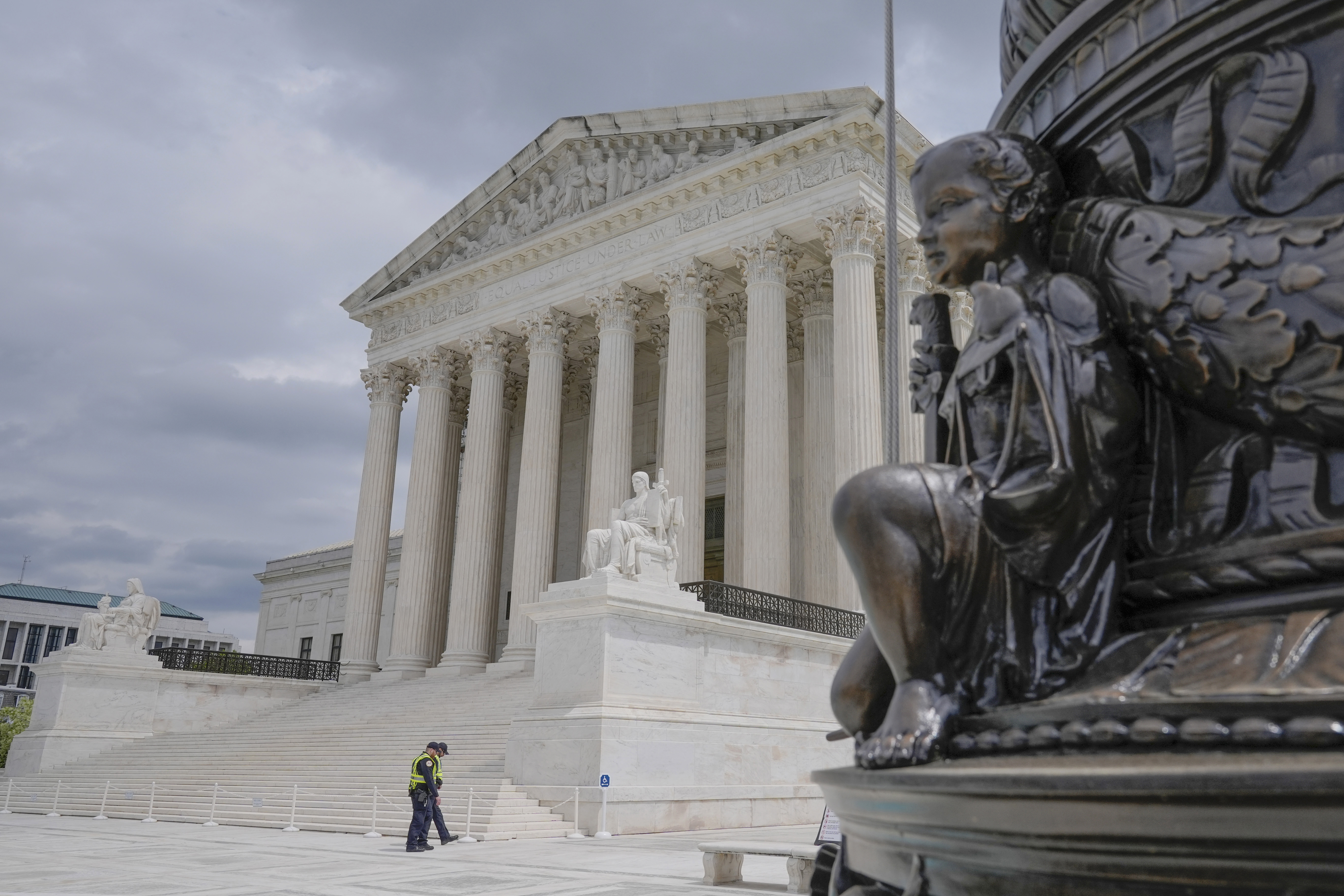 Unions and lower courts keep ignoring the Supreme Court