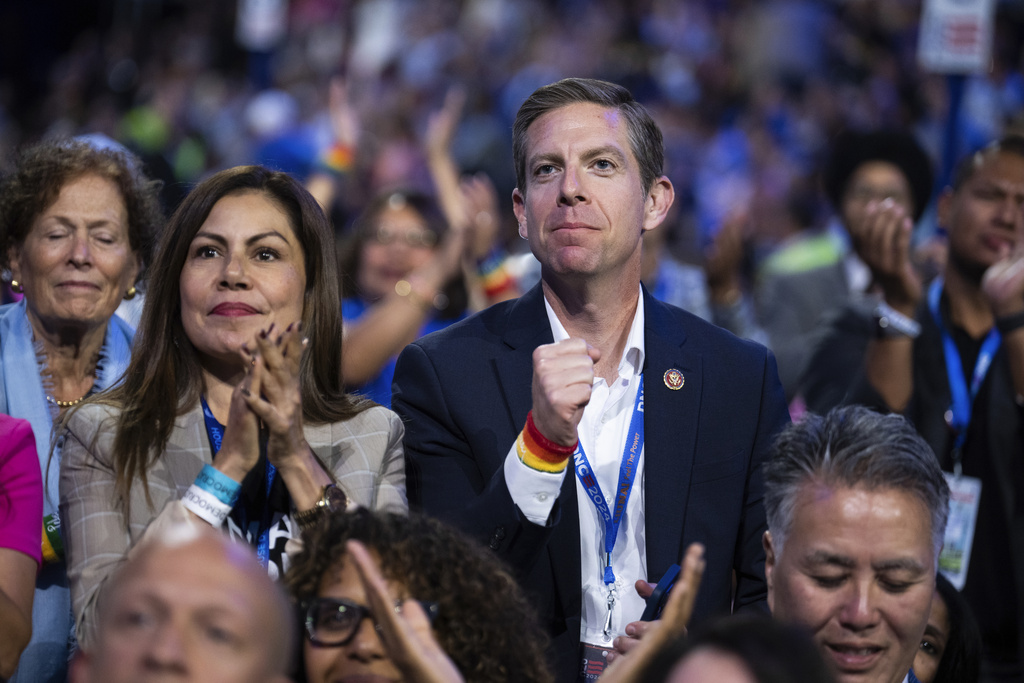 Democrats see electoral opportunity with rising energy prices