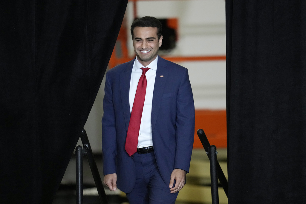 Arizona congressman backs bill protecting ICE agents