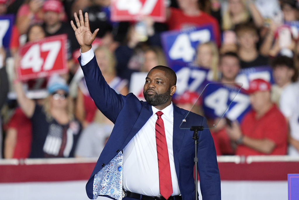 America First Republicans dominating primary polls
