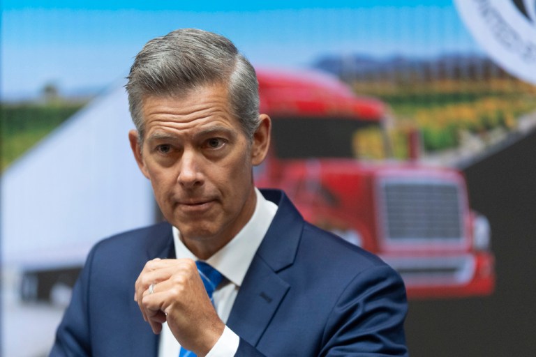 FAA to add 2,000 new air traffic controllers in hiring surge