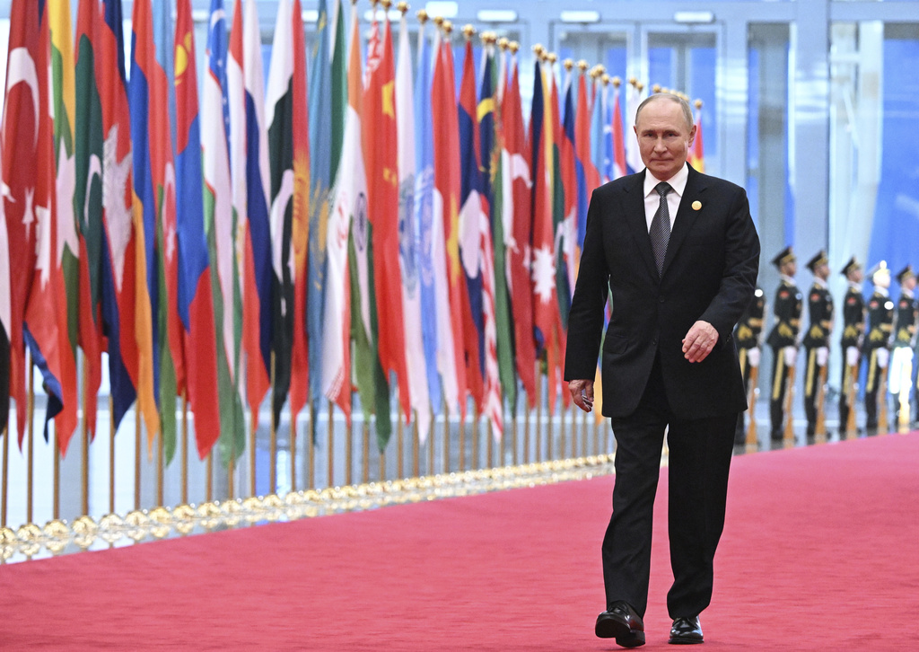 Putin tours China and meets with world leaders ahead of military parade and trilateral meeting with Xi and Kim