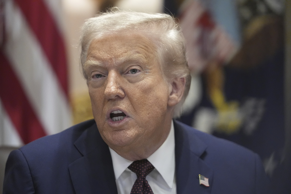 Trump vows to solve crime in Chicago ‘just like’ in Washington after weekend of shootings