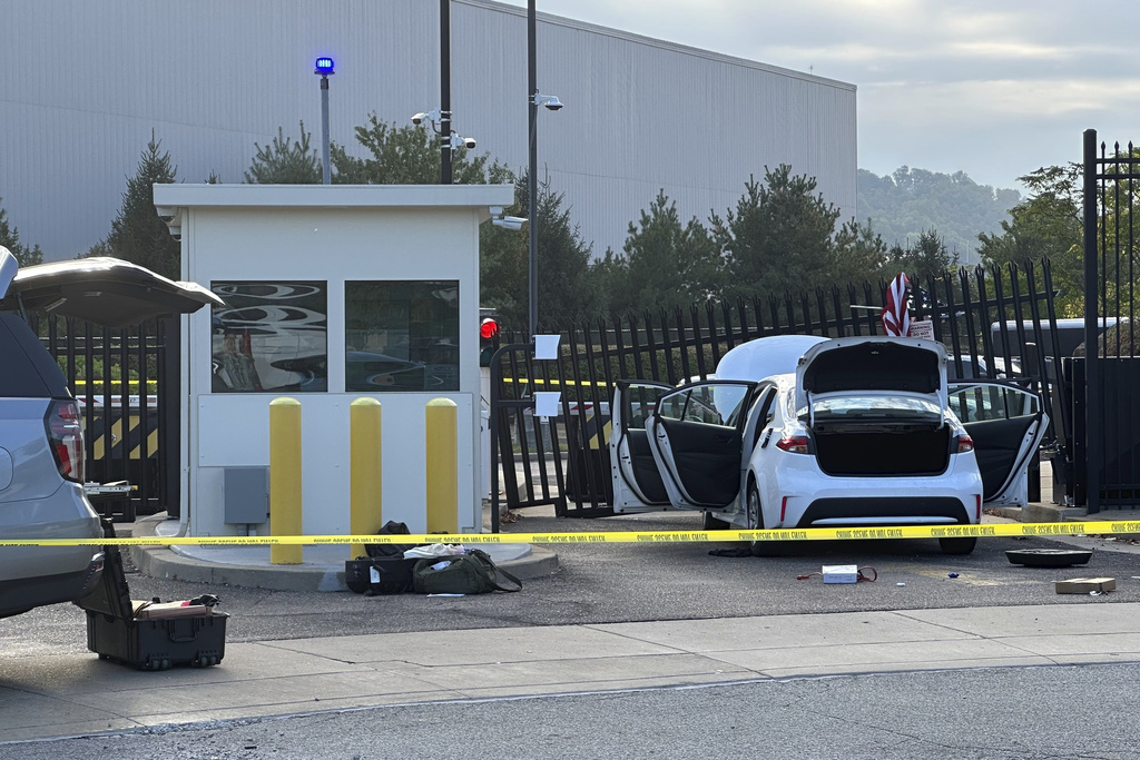 Suspect accused of ramming into FBI Pittsburgh field office gate arrested