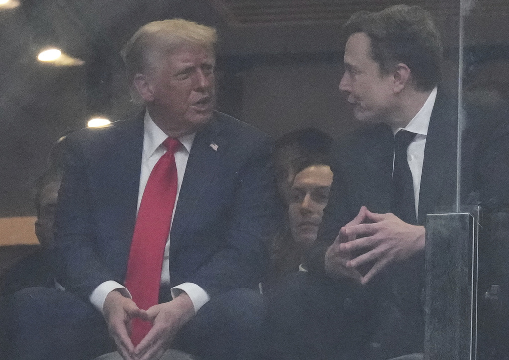 Trump and Musk shake hands during Charlie Kirk’s memorial in Arizona