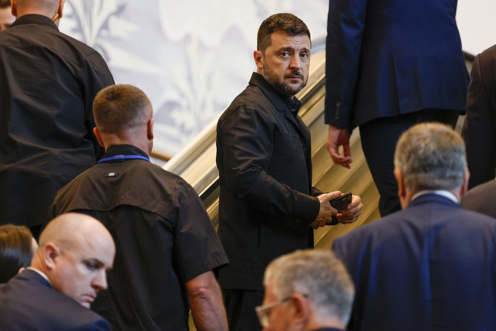 Zelensky speaks with US weapons and energy companies ahead of Trump meeting