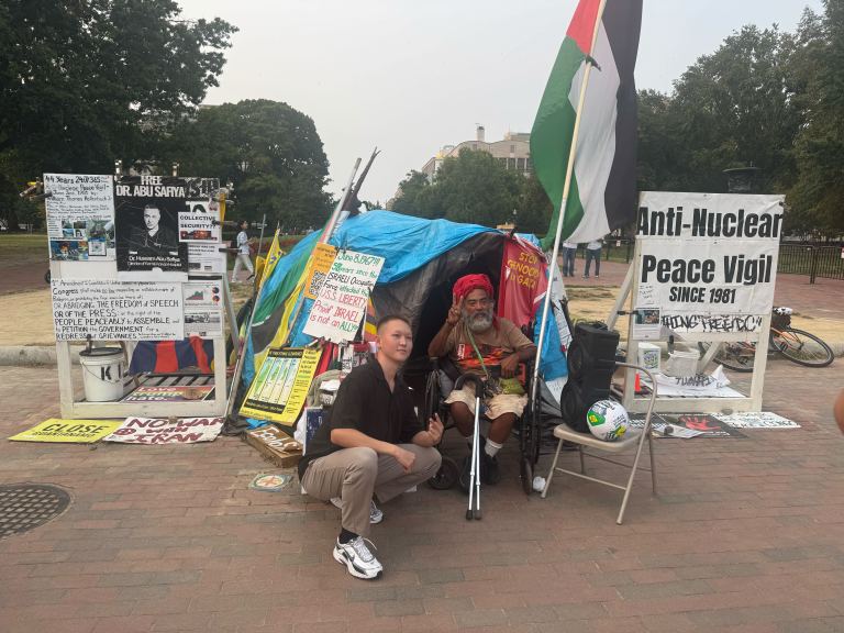 The peace vigil outside the White House on Sept. 5, 2025. (Naomi Lim/Washington Examiner)