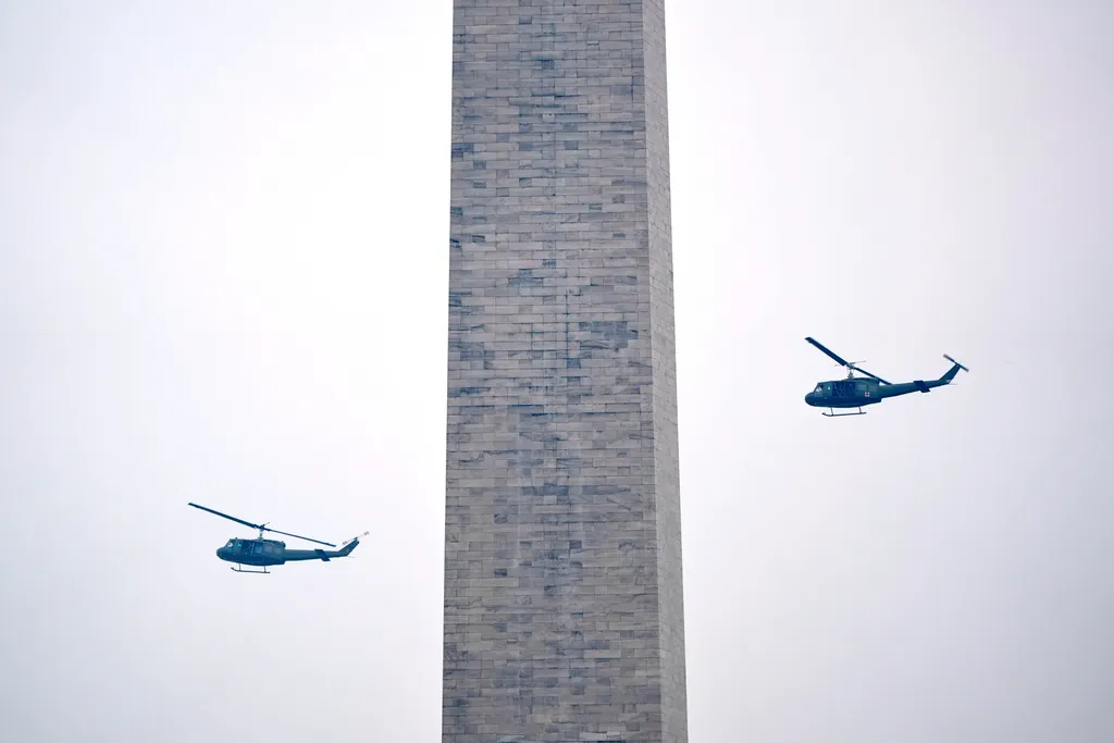 Four soldiers believed dead in Washington state Black Hawk crash