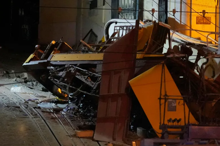 At least 15 dead after streetcar derails in Portuguese tourist hotspot