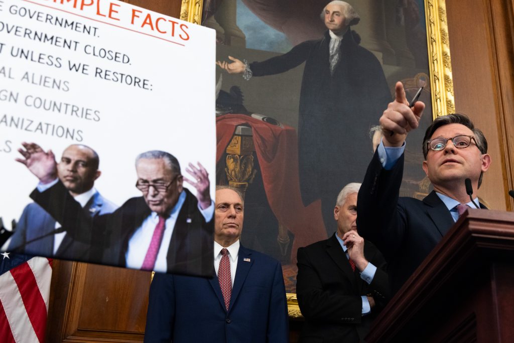 Federal workers’ union calls on Democrats to pass GOP funding bill