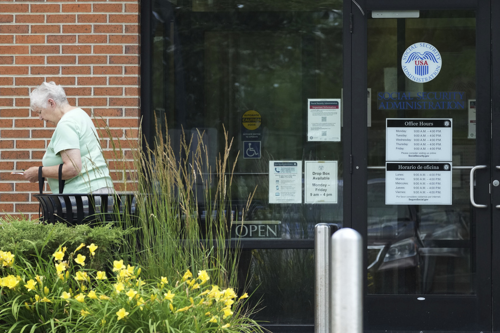 Executive order to phase out paper checks for Social Security in effect