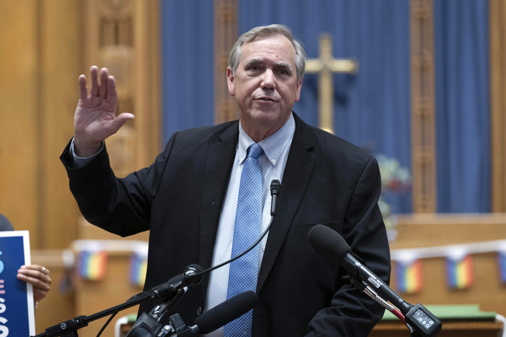 Merkley rails against Trump politics in filibuster speech during government shutdown