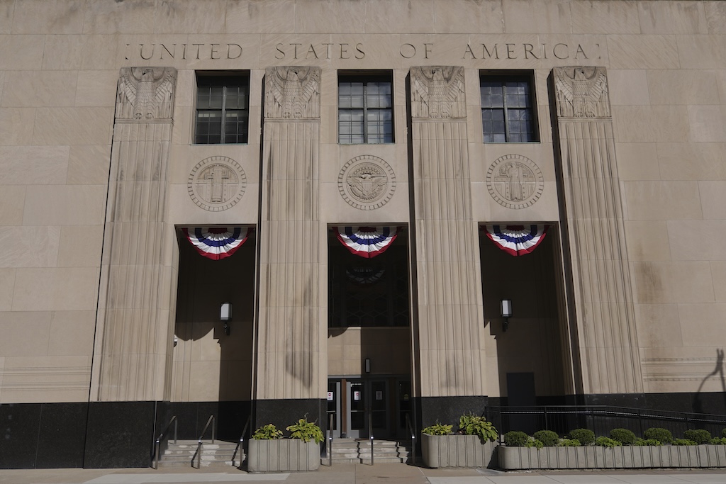 Federal courts run out of funds as government shutdown drags on