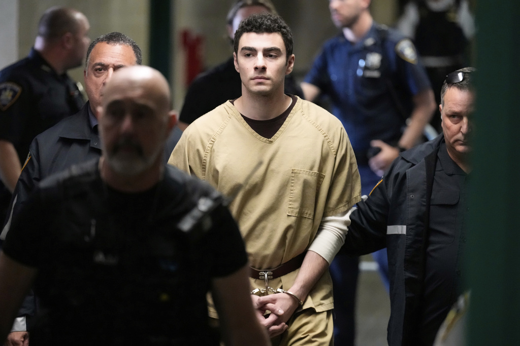 Lawyers for Luigi Mangione move to dismiss death penalty charge in federal case