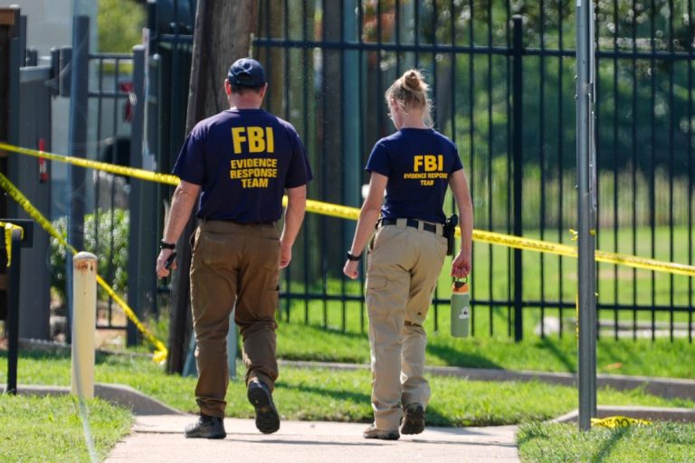 FBI agents investigate the crime scene near a U.S. Immigration and Customs Enforcement office Thursday, Sept. 25, 2025, in Dallas. (AP Photo/Tony Gutierrez)