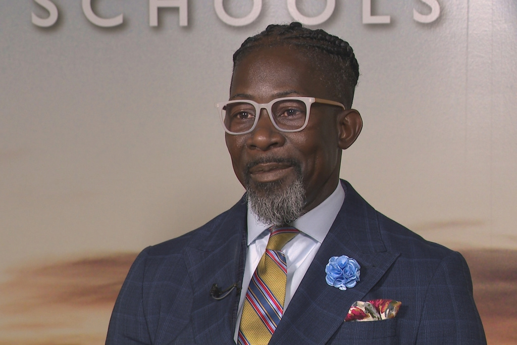 ICE says former Des Moines superintendent pleaded guilty in citizenship fraud case